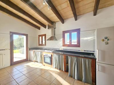 Ebenerdige und teilmöblierte Finca mit Heizung und Pool bei Sineu - F 223