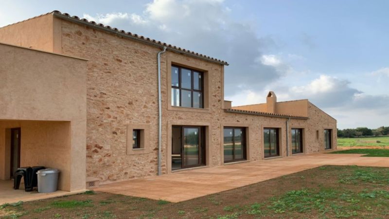 Ebenerdige und unmöblierte Luxusfinca mit allen Extras bei Santanyi- Es LLombards ---  F 150