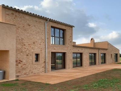 Ebenerdige und unmöblierte Luxusfinca mit allen Extras bei Santanyi- Es LLombards ---  F 150