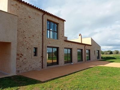 Ebenerdige und unmöblierte Luxusfinca mit allen Extras bei Santanyi- Es LLombards ---  F 150