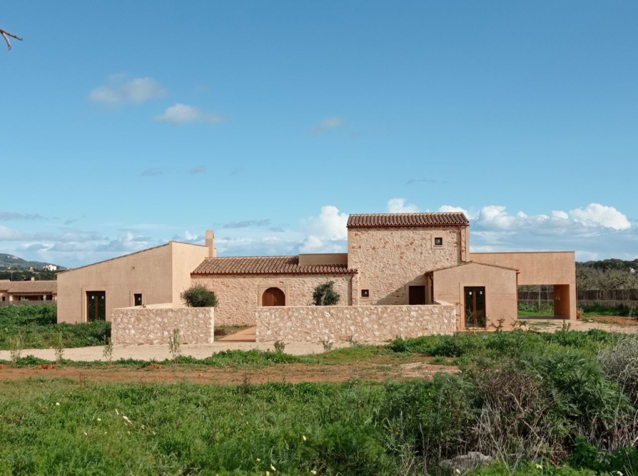 Ebenerdige und unmöblierte Luxusfinca mit allen Extras bei Santanyi- Es LLombards ---  F 150