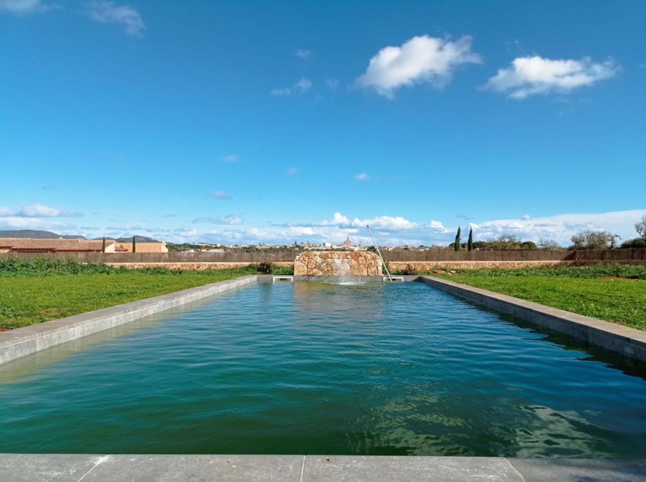 Ebenerdige und unmöblierte Luxusfinca mit allen Extras bei Santanyi- Es LLombards ---  F 150