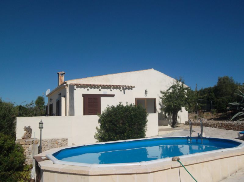 Ebenerdiges Chale mit Pool, Heizung und Meerblick bei Son Carrio  -- CH 63