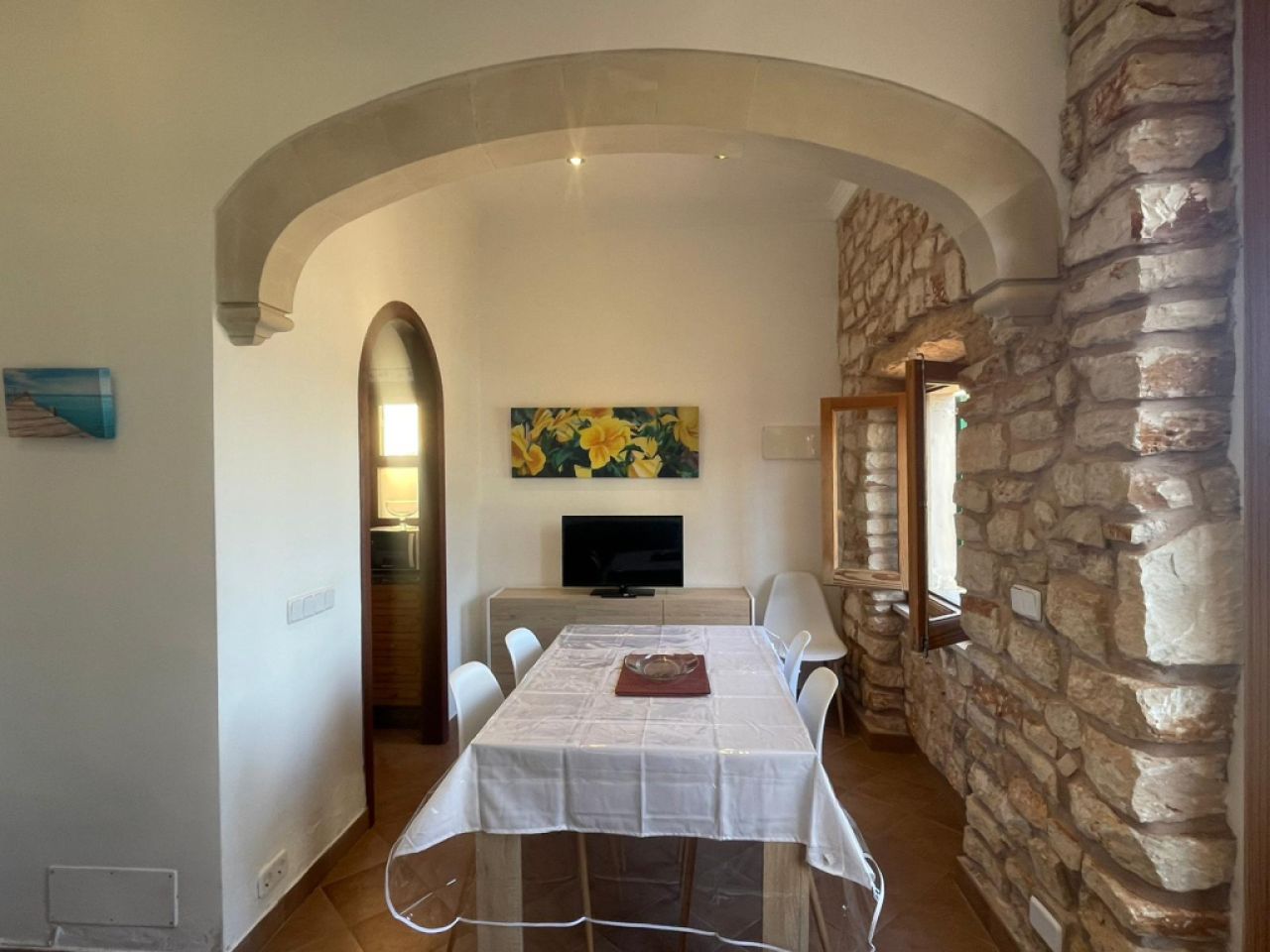 Chalet de una sola planta con jardín, terraza y vistas al mar en Cala Figuera-- CH 48