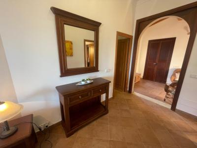 Chalet de una sola planta con jardín, terraza y vistas al mar en Cala Figuera-- CH 48