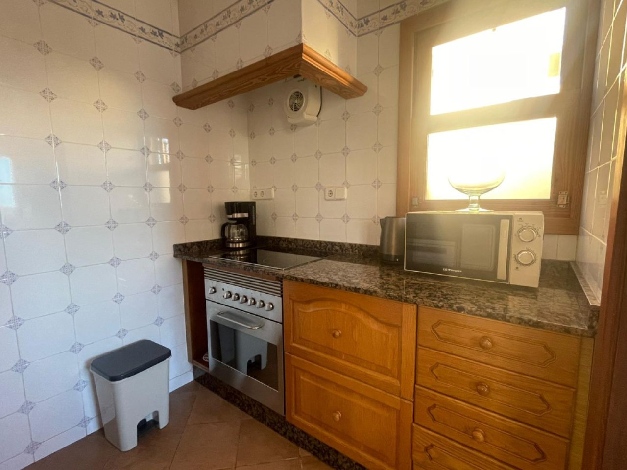 Chalet de una sola planta con jardín, terraza y vistas al mar en Cala Figuera-- CH 48