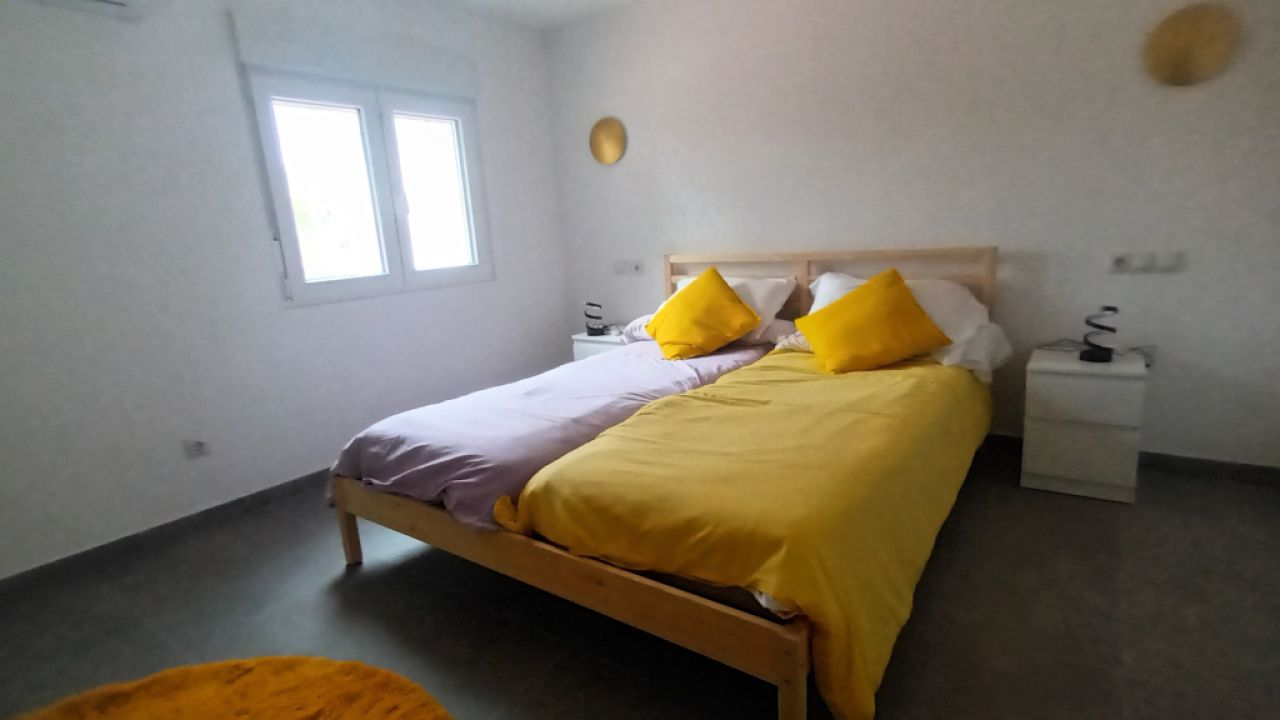 Single-level modern chalet with 5 rooms in Cala Llombards -- CH 20