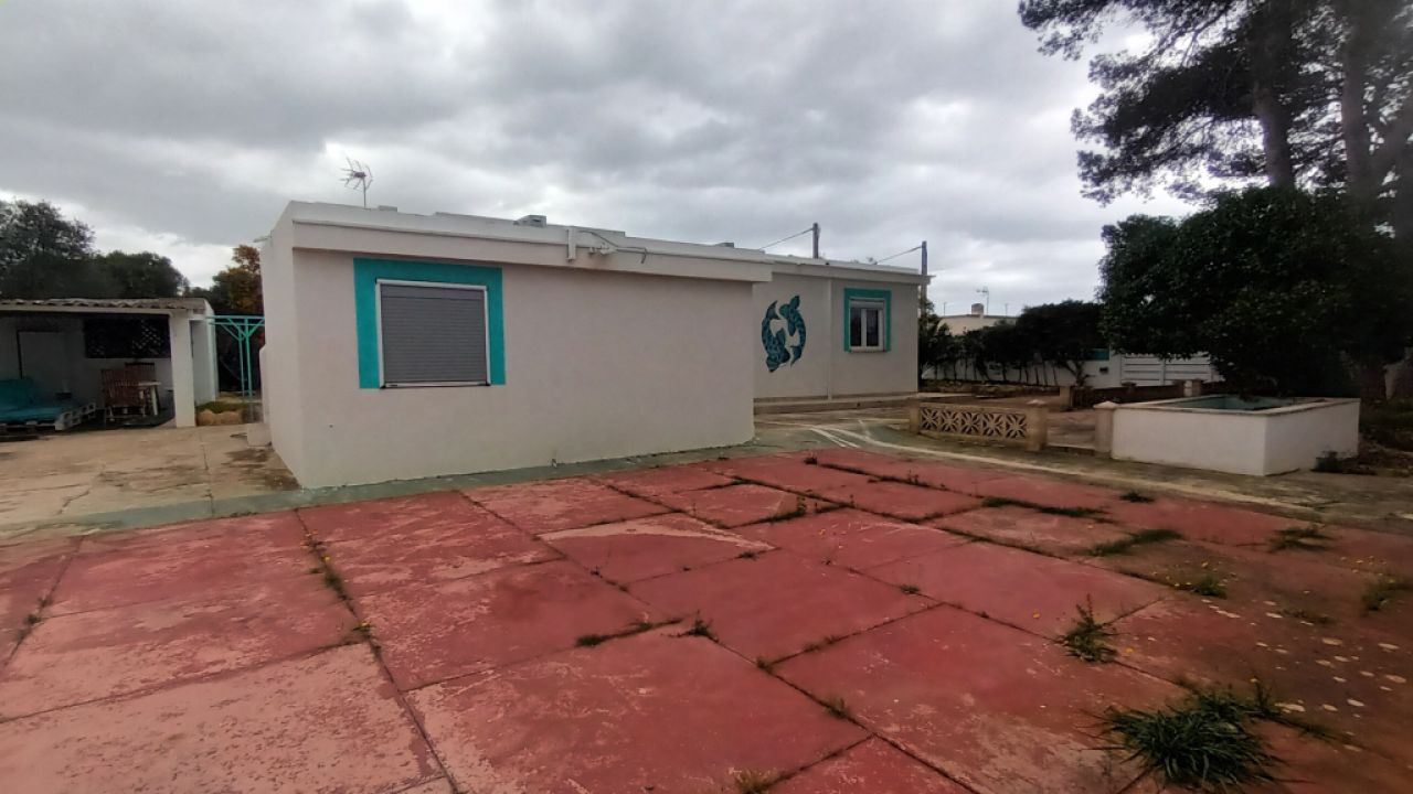 Single-level modern chalet with 5 rooms in Cala Llombards -- CH 20