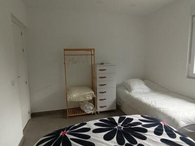 Single-level modern chalet with 5 rooms in Cala Llombards -- CH 20