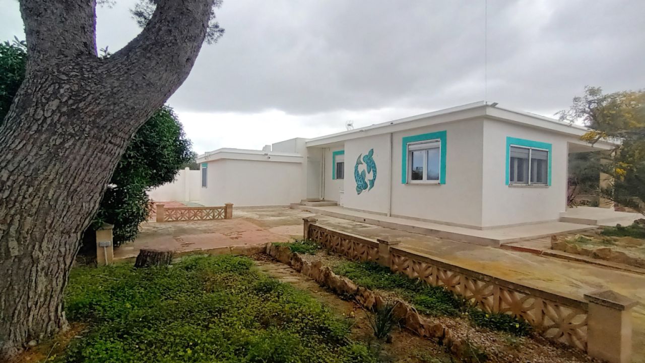 Single-level modern chalet with 5 rooms in Cala Llombards -- CH 20