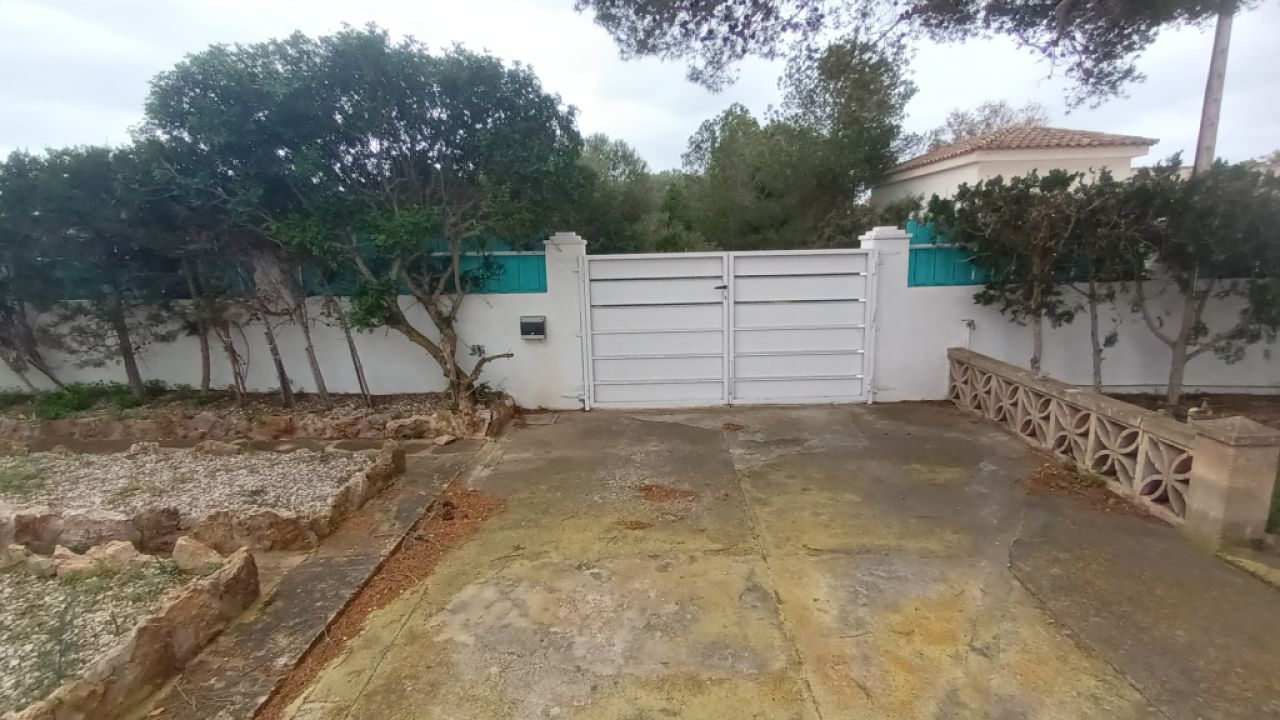 Single-level modern chalet with 5 rooms in Cala Llombards -- CH 20