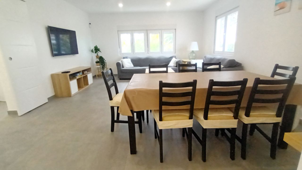 Single-level modern chalet with 5 rooms in Cala Llombards -- CH 20