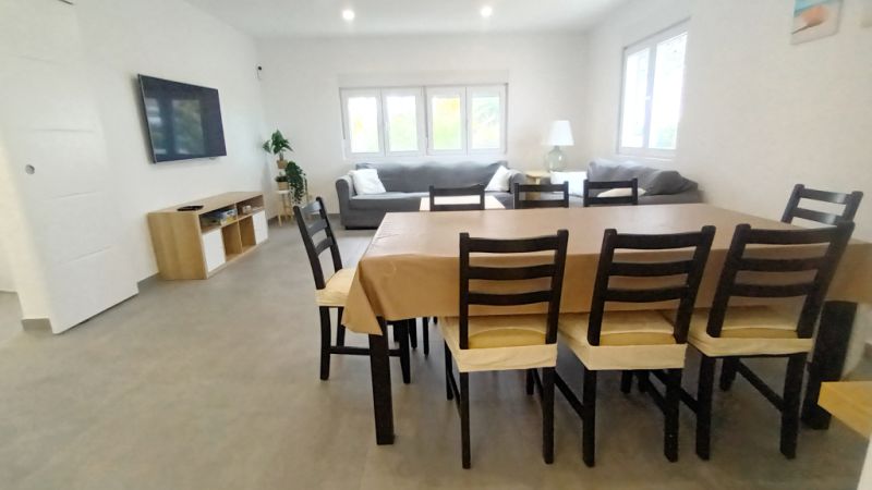 Single-level modern chalet with 5 rooms in Cala Llombards -- CH 20