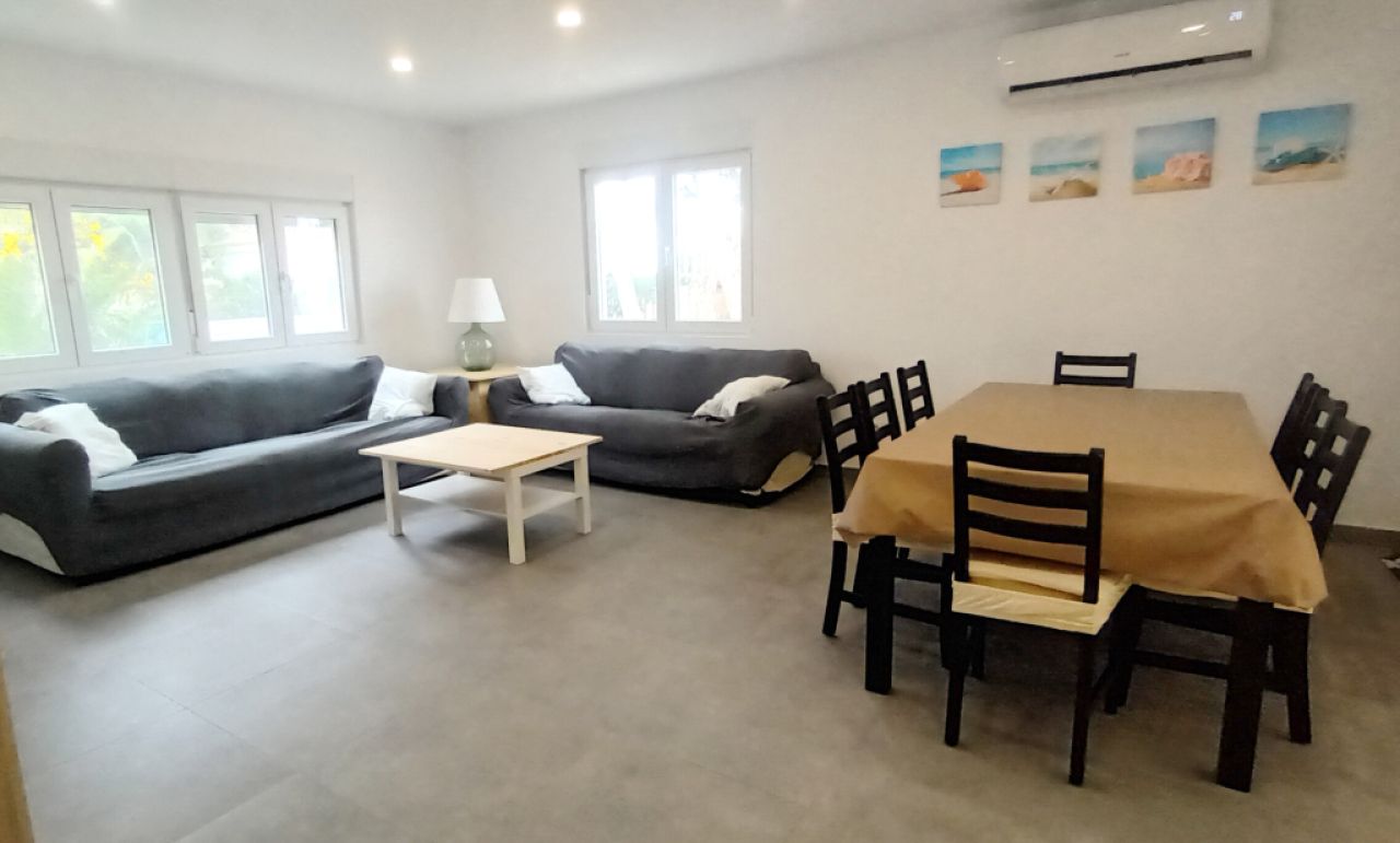 Single-level modern chalet with 5 rooms in Cala Llombards -- CH 20