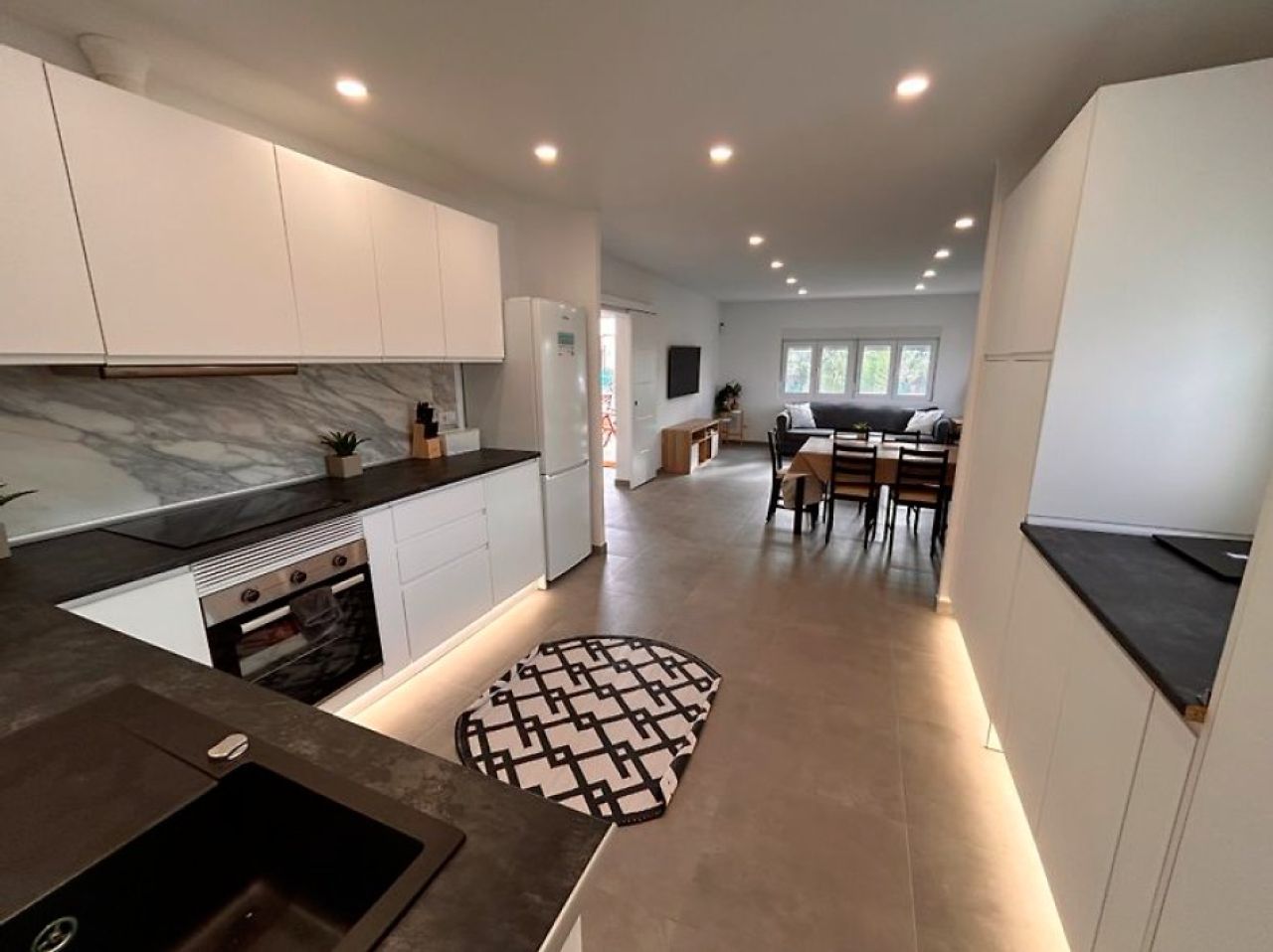 Single-level modern chalet with 5 rooms in Cala Llombards -- CH 20