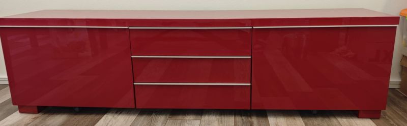 Edles Sideboard Hochglanzlack rot