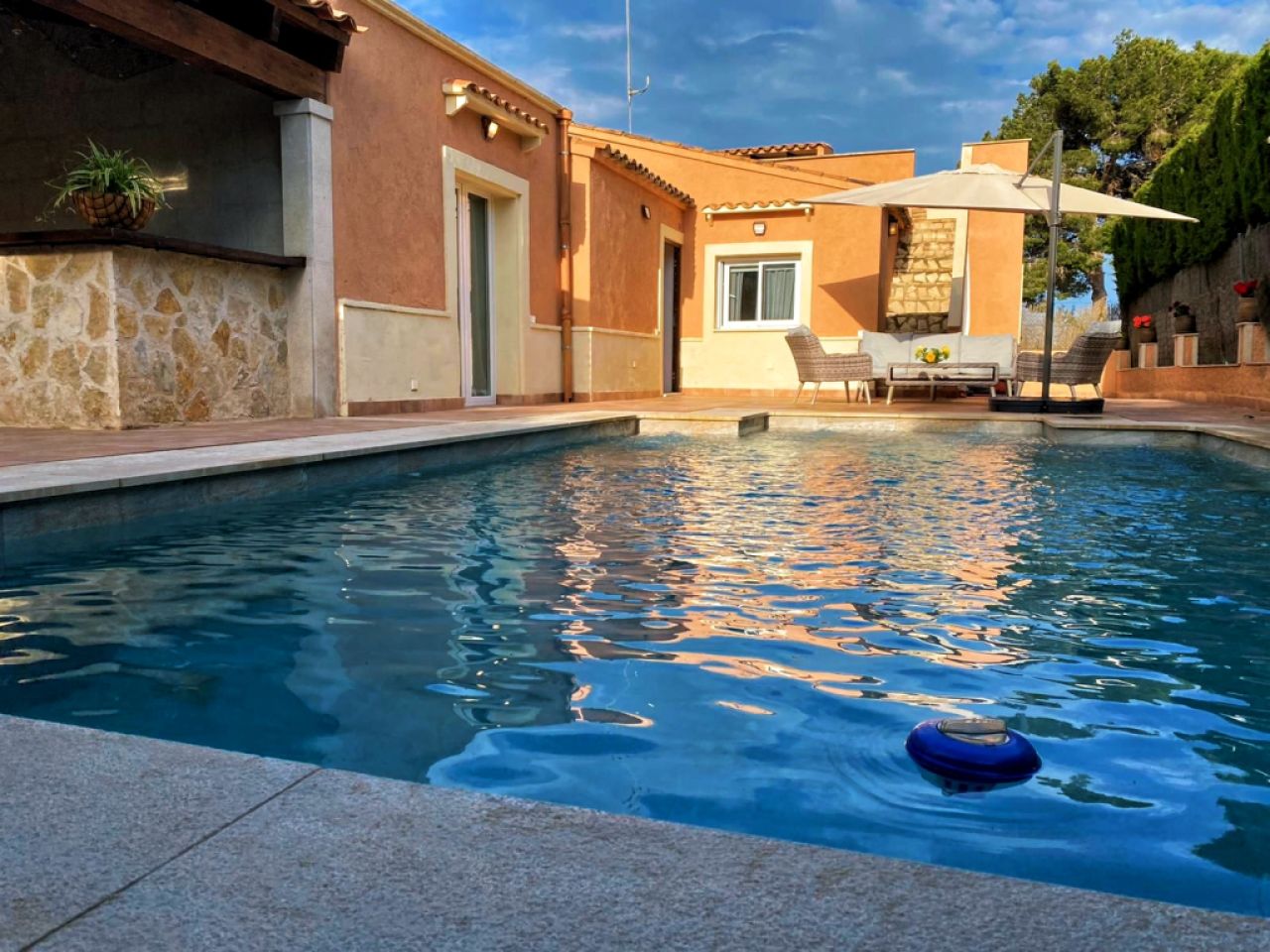 Detached house Cala Romántica with pool, garden and close to the beach