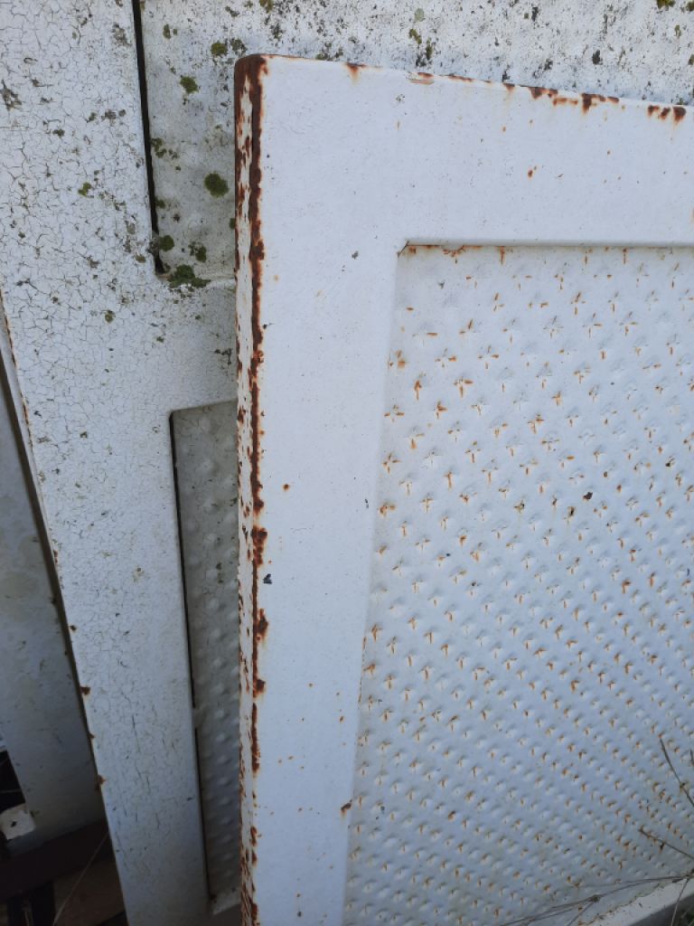 Entrance door and 2 two wing gates