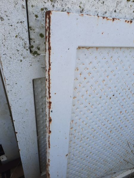 Entrance door and 2 two wing gates