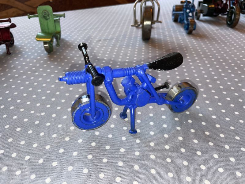 Einzigartige handgefertigte Motorräder – Metallskulpturen von Hand gefertigt