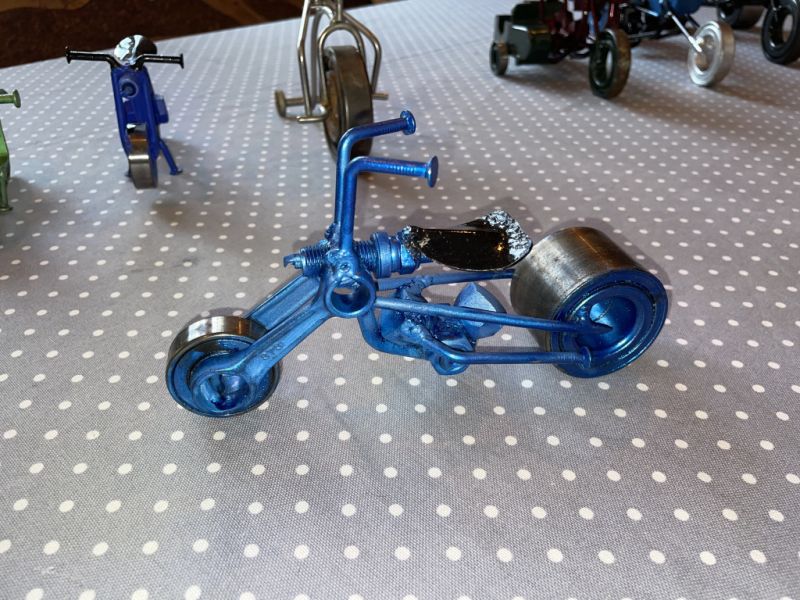 Einzigartige handgefertigte Motorräder – Metallskulpturen von Hand gefertigt