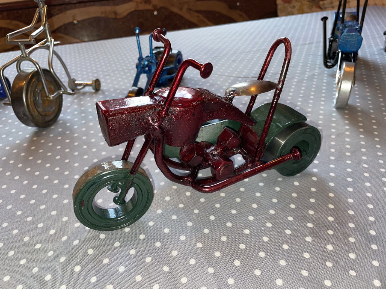 Einzigartige handgefertigte Motorräder – Metallskulpturen von Hand gefertigt