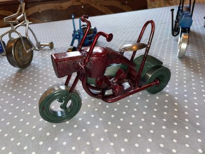 Einzigartige handgefertigte Motorräder – Metallskulpturen von Hand gefertigt