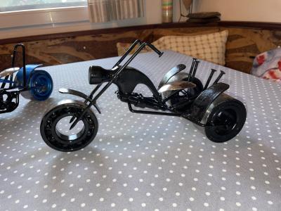 Einzigartige handgefertigte Motorräder – Metallskulpturen von Hand gefertigt