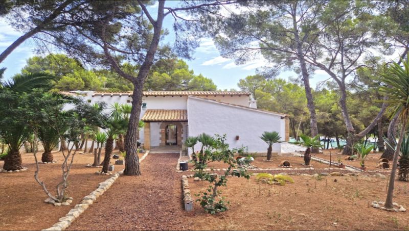 Einzigartige Investmentgelegenheit in Santa Ponsa – 2 Grundstücke mit Villa