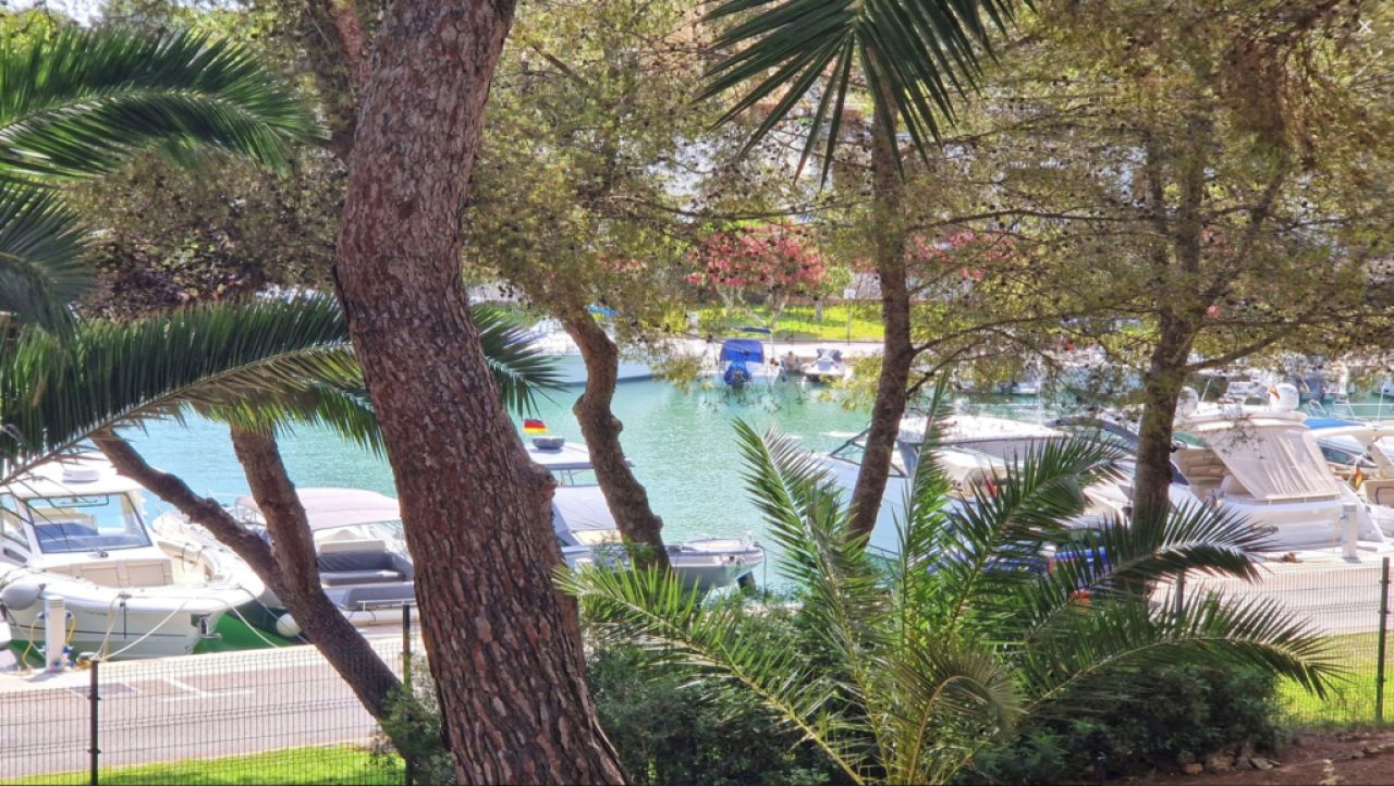 Einzigartige Investmentgelegenheit in Santa Ponsa – 2 Grundstücke mit Villa