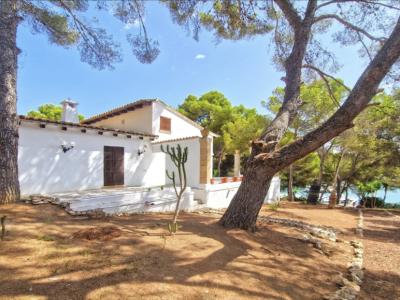 Einzigartige Investmentgelegenheit in Santa Ponsa – 2 Grundstücke mit Villa