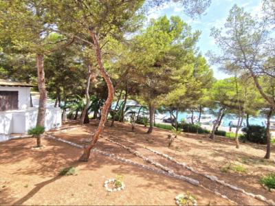 Einzigartige Investmentgelegenheit in Santa Ponsa – 2 Grundstücke mit Villa