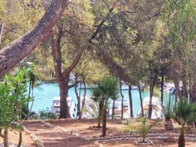 Einzigartige Investmentgelegenheit in Santa Ponsa – 2 Grundstücke mit Villa