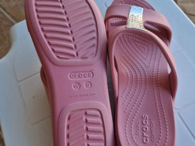 Elegante Crocs, nagelneu Gr. W9