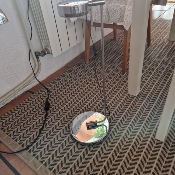 Elegant LED desk lamp