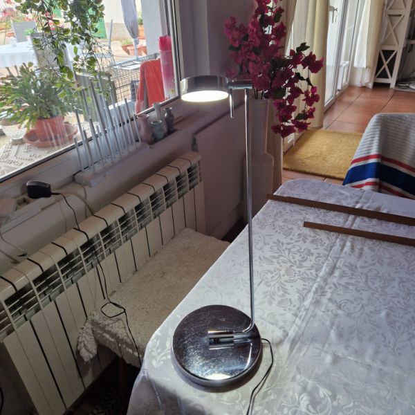 Elegant LED desk lamp