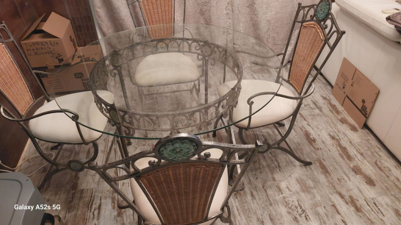 Eleganter Esstisch mit Glasplatte & 6 Stühlen – geschmiedetes Eisen mit Glaselementen