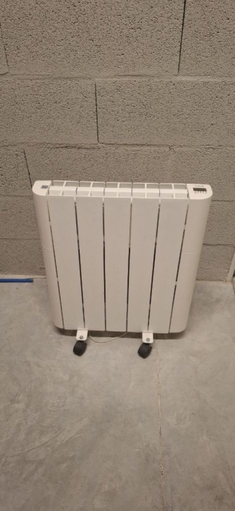 Elektrischer Ölradiator HJM 750W – mobil mit Rollen – voll funktionsfähig