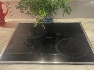 Horno eléctrico con placa vitrocerámica
