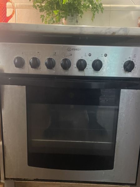 Horno eléctrico con placa vitrocerámica