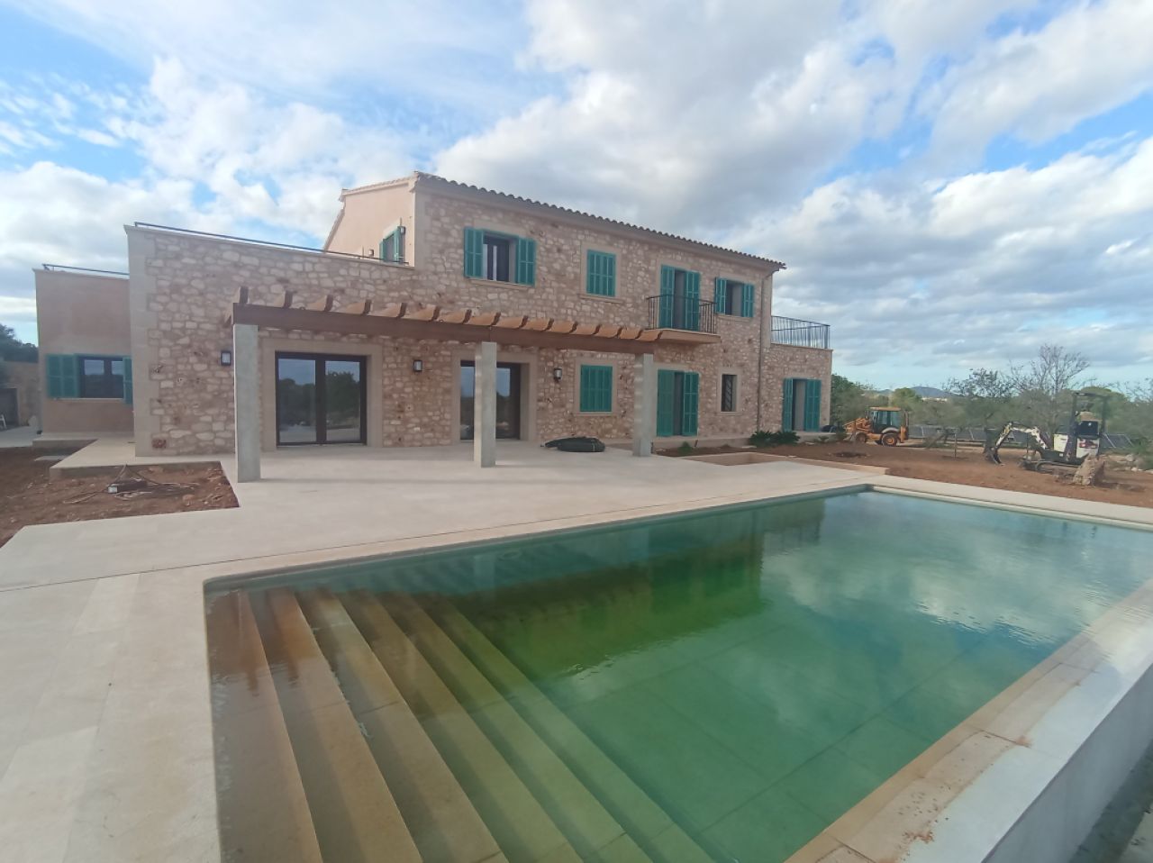 Enormously large new-build finca with aerothermal underfloor heating and partial sea views near S Ho