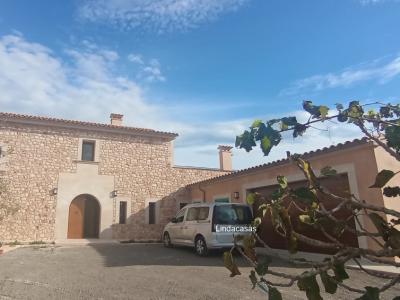 Enormously large new-build finca with aerothermal underfloor heating and partial sea views near S Ho