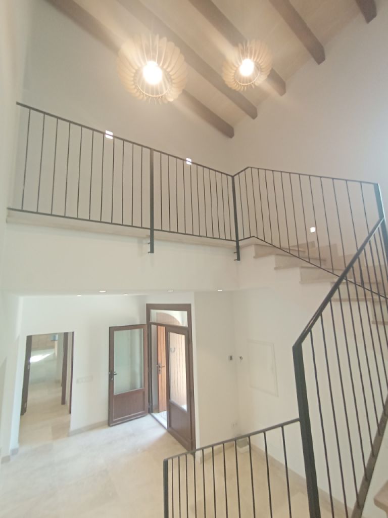 Enormously large new-build finca with aerothermal underfloor heating and partial sea views near S Ho