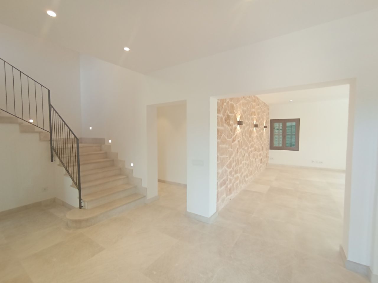 Enormously large new-build finca with aerothermal underfloor heating and partial sea views near S Ho