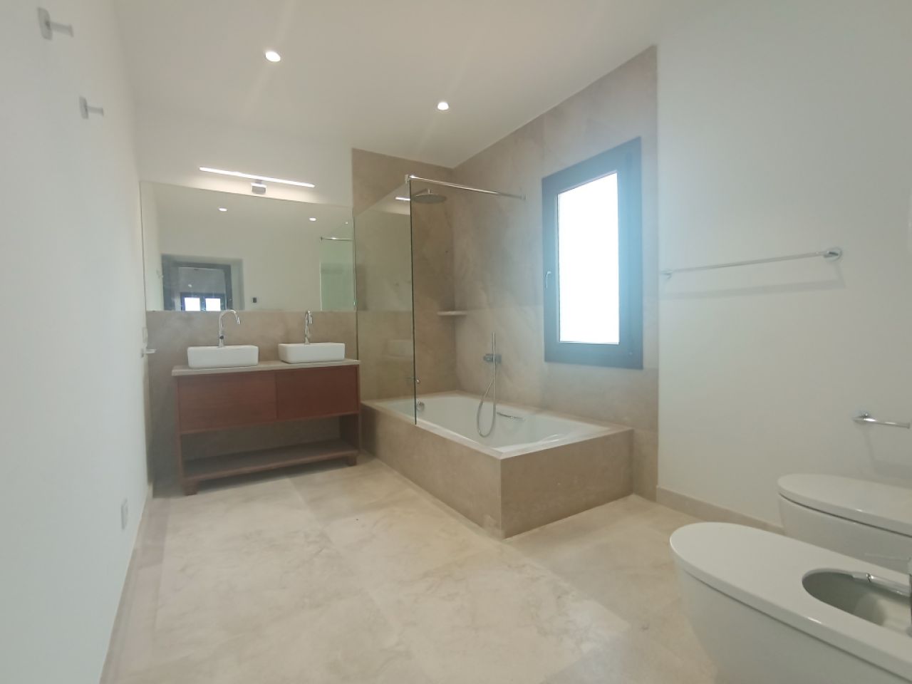 Enormously large new-build finca with aerothermal underfloor heating and partial sea views near S Ho