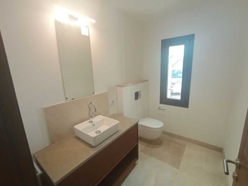 Enormously large new-build finca with aerothermal underfloor heating and partial sea views near S Ho