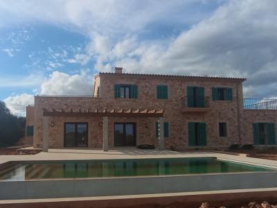 Enormously large new-build finca with aerothermal underfloor heating and partial sea views near S Ho
