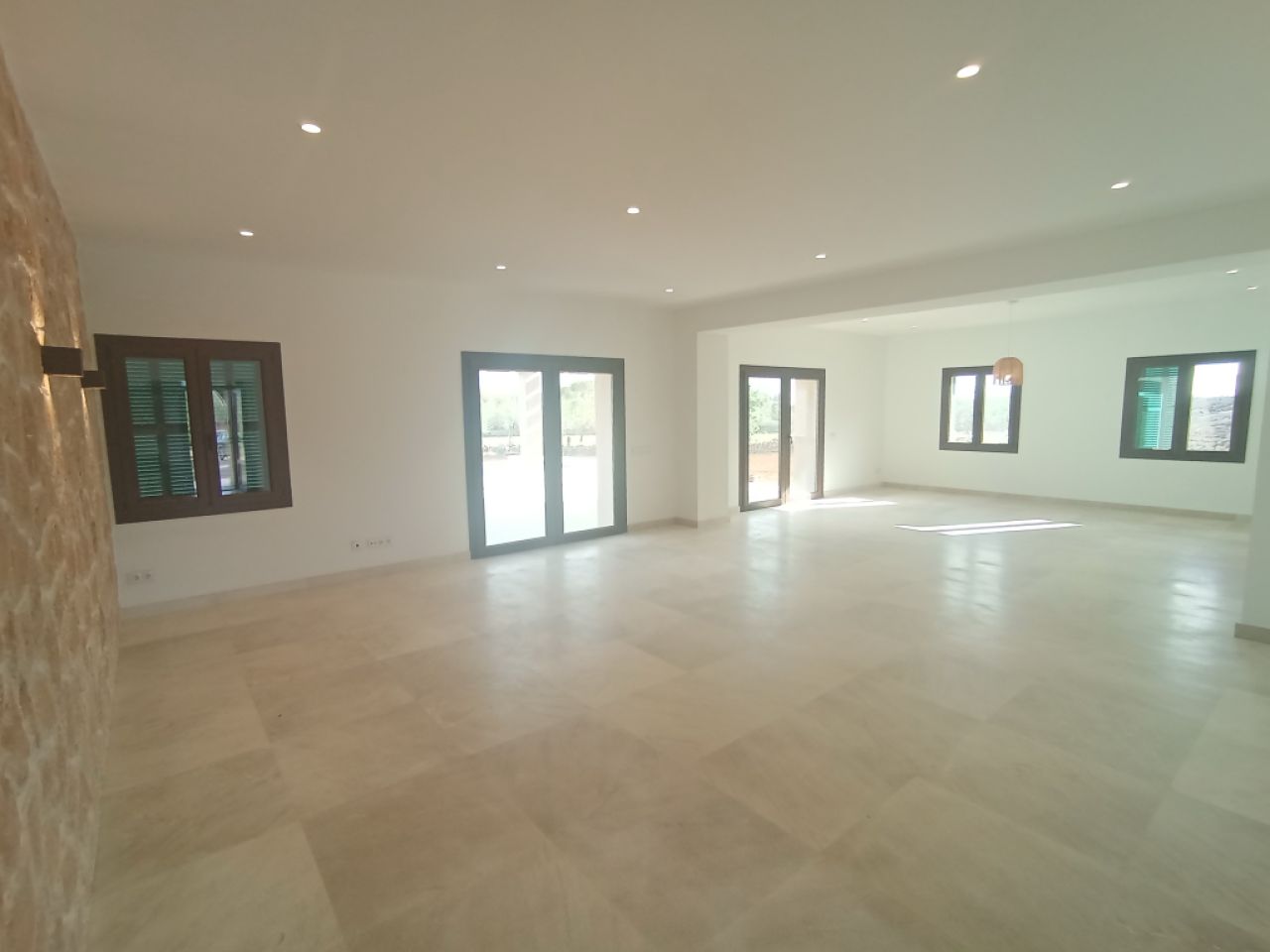 Enormously large new-build finca with aerothermal underfloor heating and partial sea views near S Ho