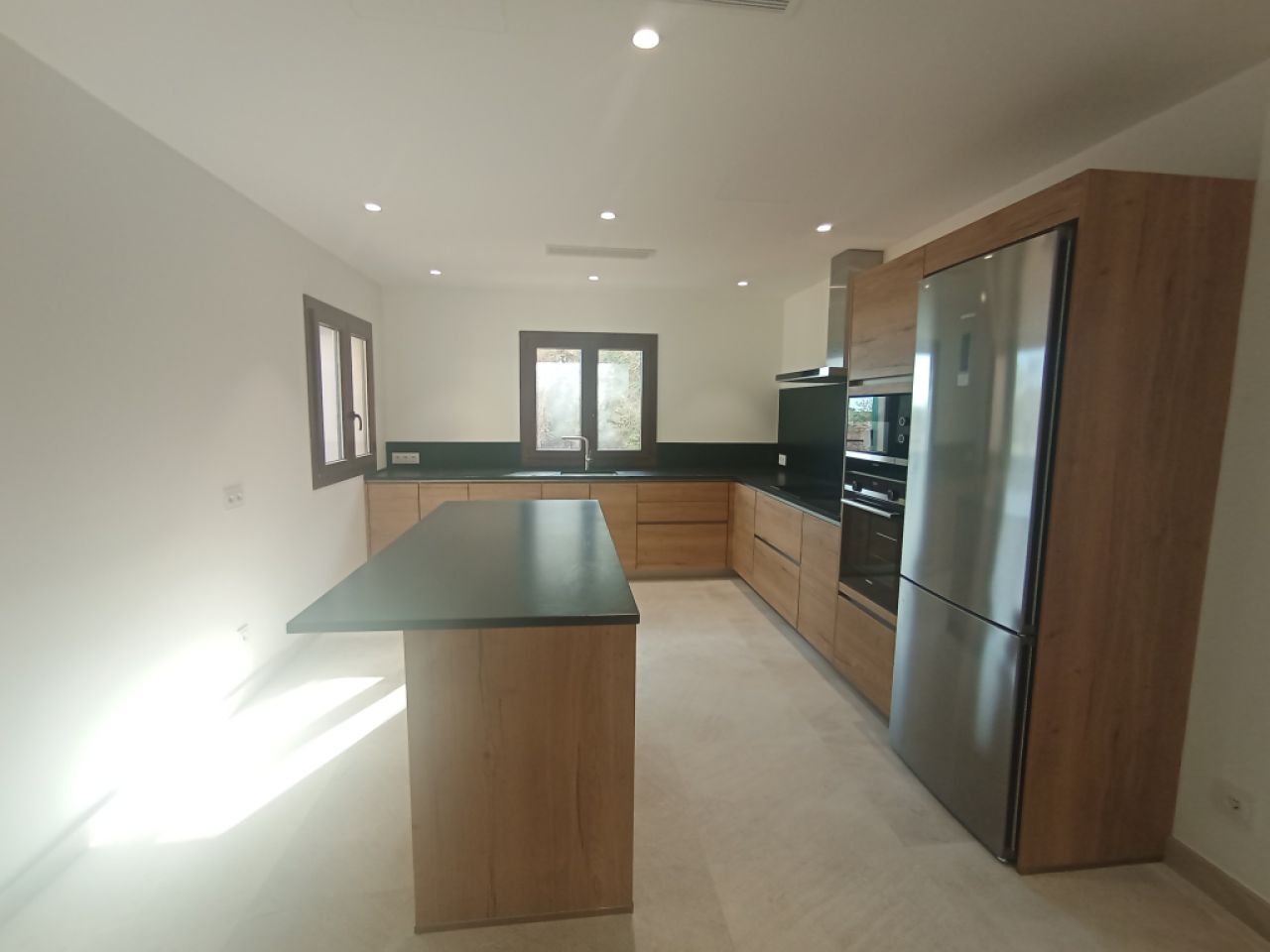 Enormously large new-build finca with aerothermal underfloor heating and partial sea views near S Ho