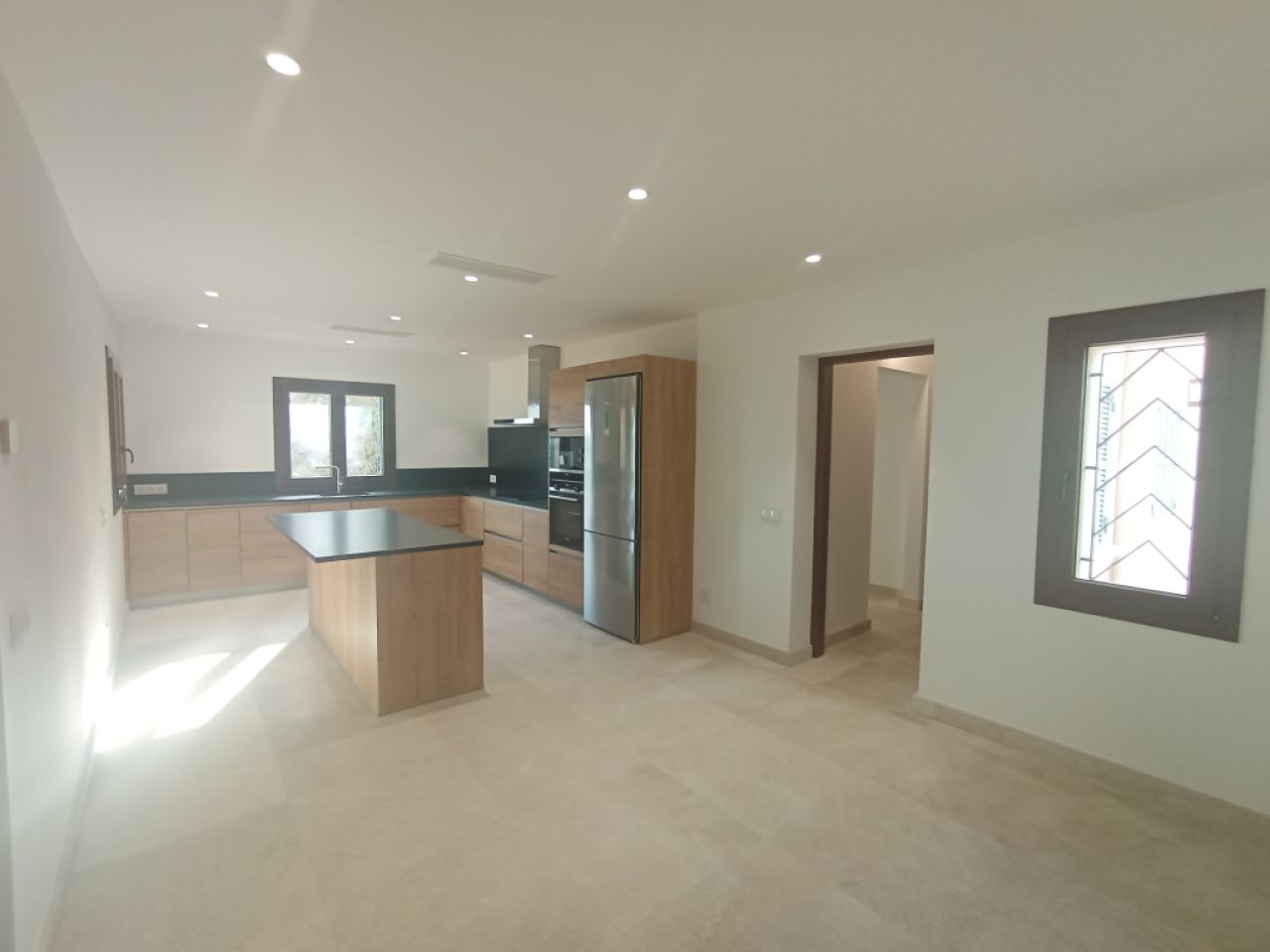 Enormously large new-build finca with aerothermal underfloor heating and partial sea views near S Ho